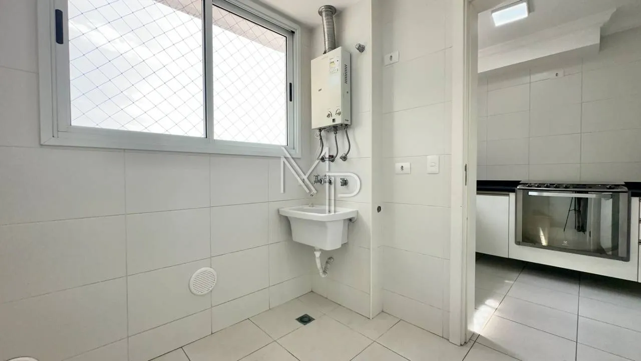 3-bedroom apartment with a grill on the balcony — photo 15