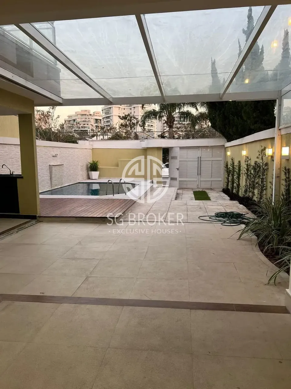 Casa com 5 suítes, cozinha fechada a gás e 500 m² — photo 7