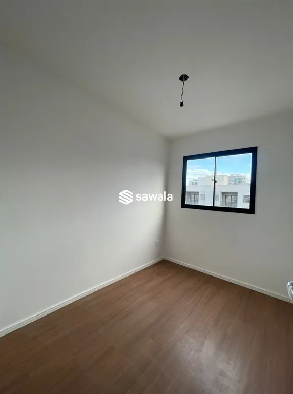 2-bedroom apartment with wood or laminate floors — photo 8