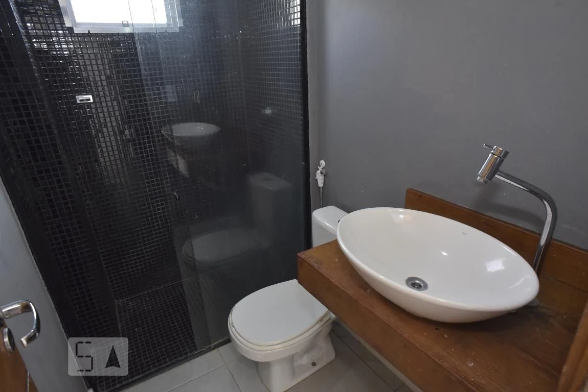 2-bedroom apartment in a building with a gym — photo 4