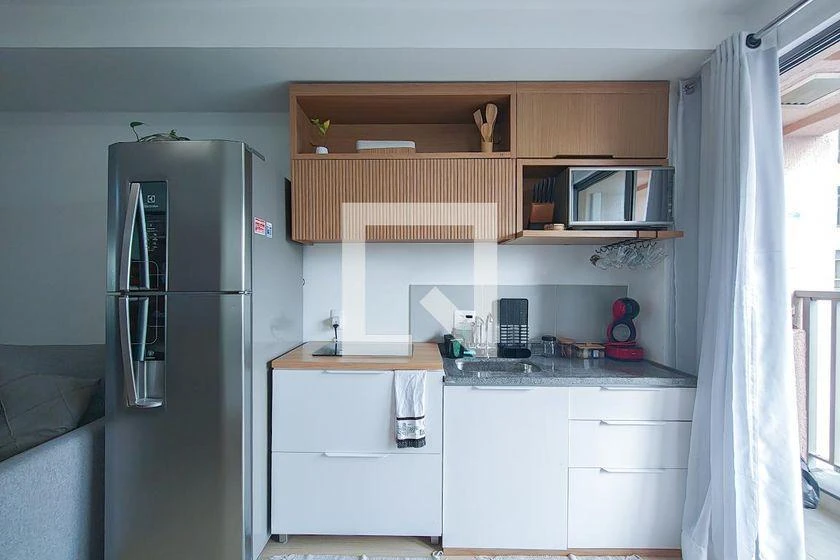 Apartamento amueblado de 1 dormitorio con 35 m² y balcón cerrado — photo 2
