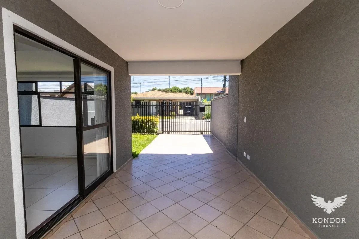 Walk-in closet in a 3-bedroom house, 184 m² — photo 21