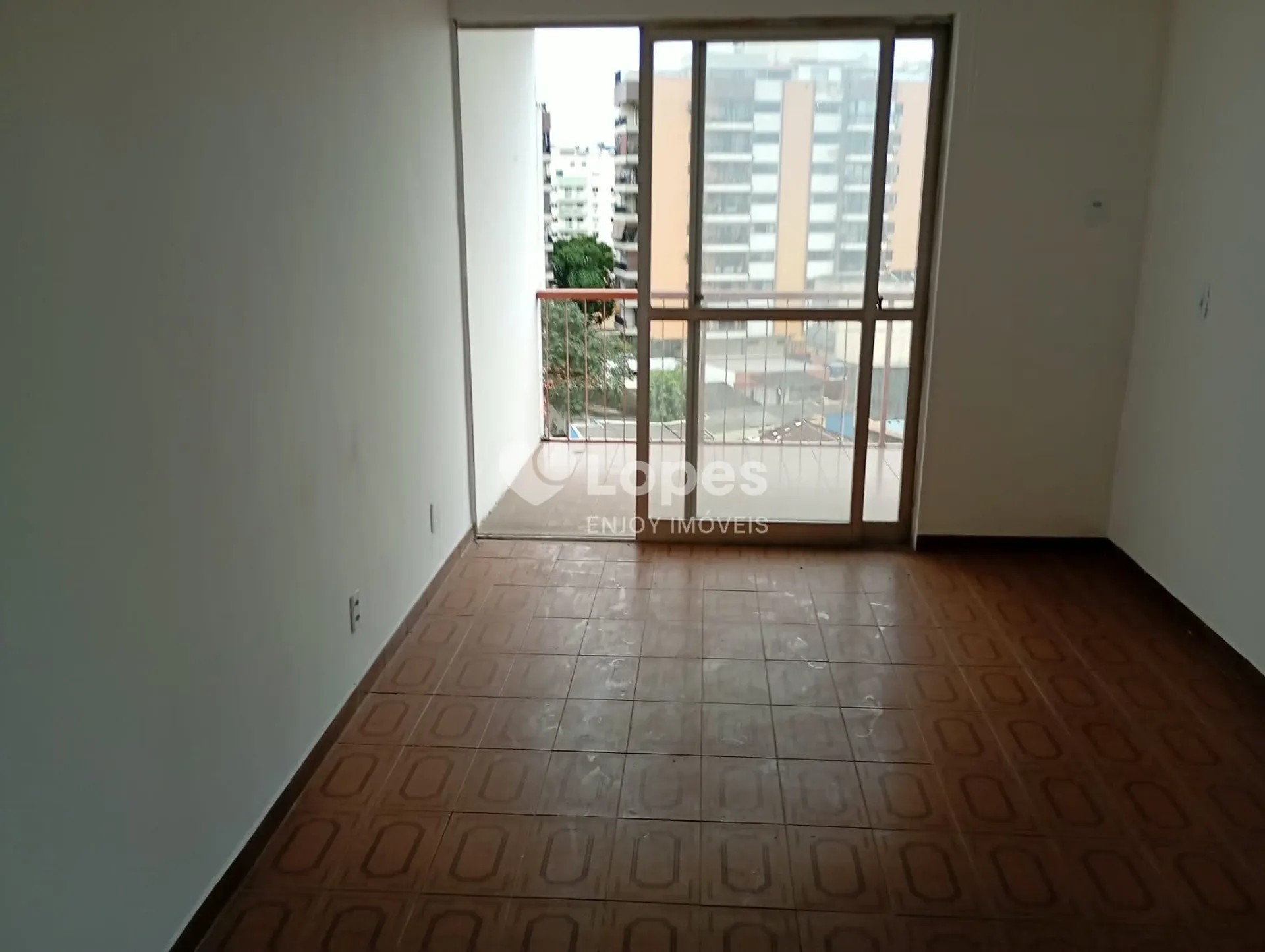 2-bedroom apartment with a mountain view — photo 4