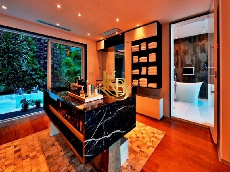 Unfurnished house with 5 bedrooms and 5 bathrooms — photo 18
