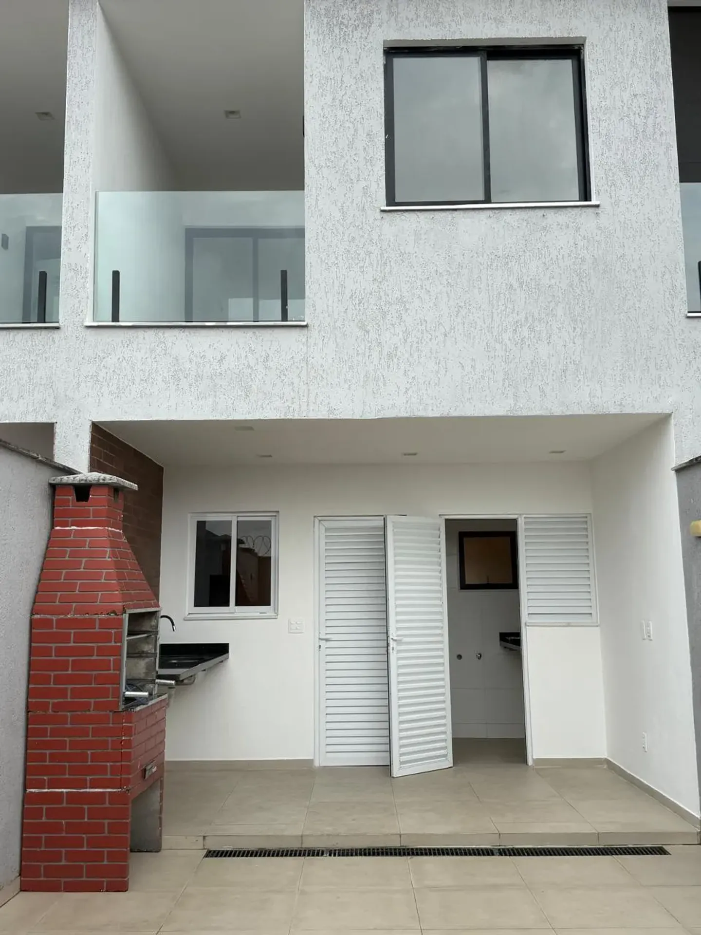 3-bedroom house with a grill on the balcony — photo 10
