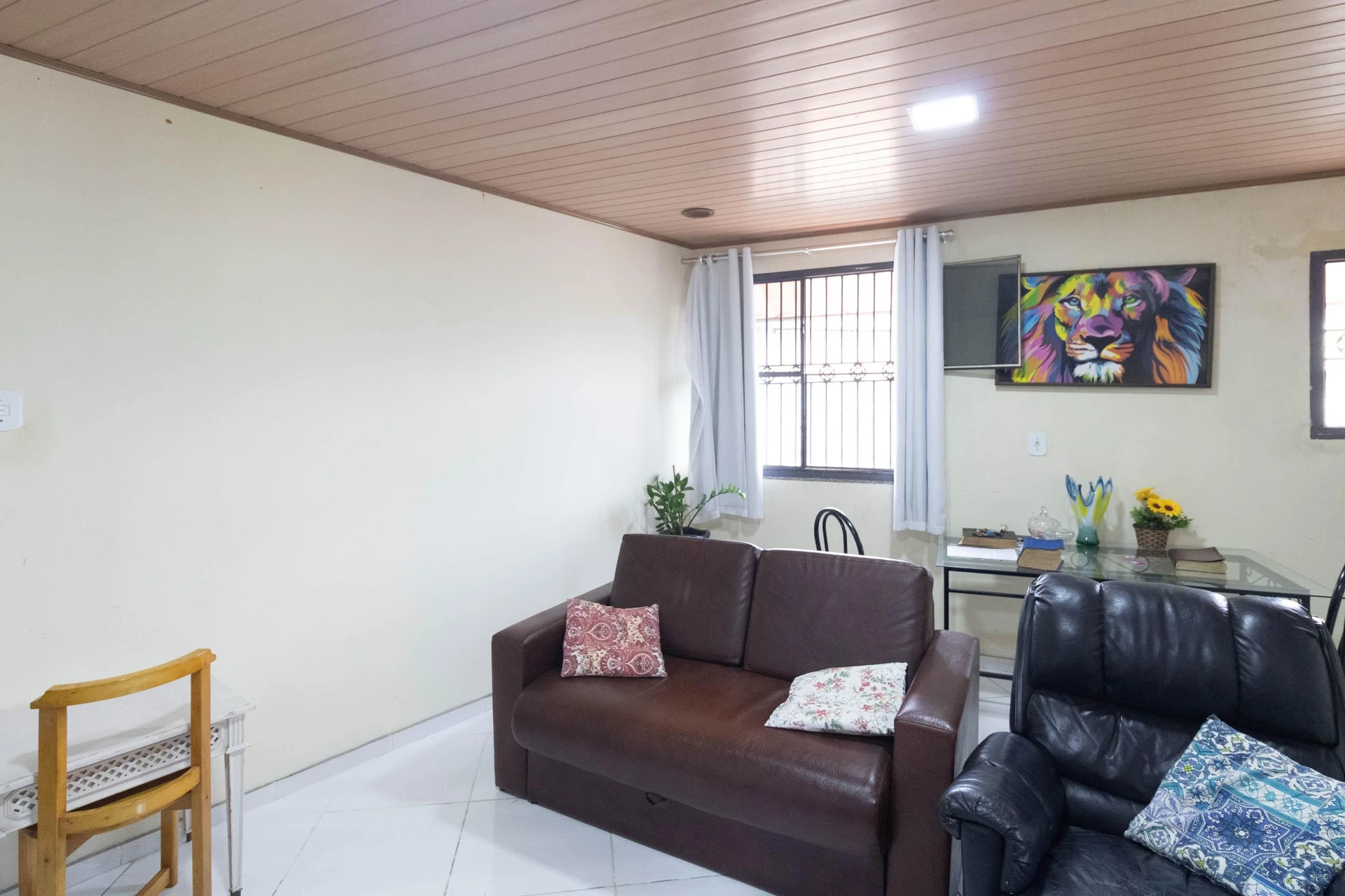 Furnished house with 1 bedroom and 1 bath plus parking