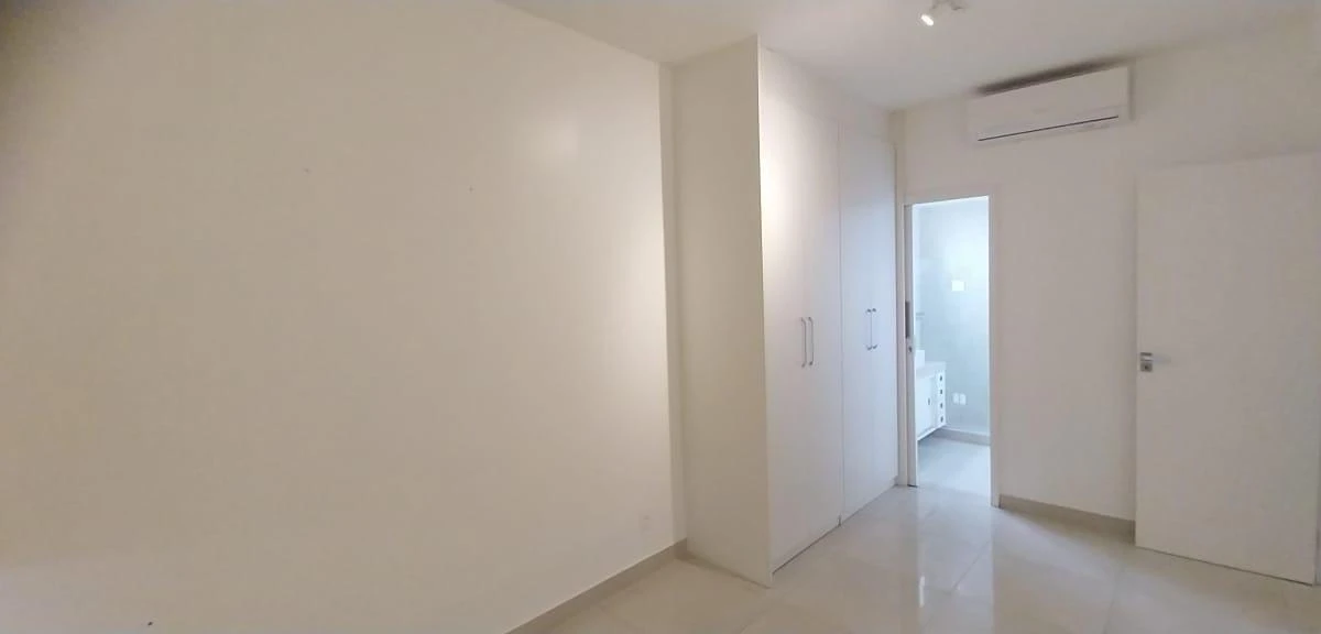 2-bedroom apartment with a mountain view — photo 14
