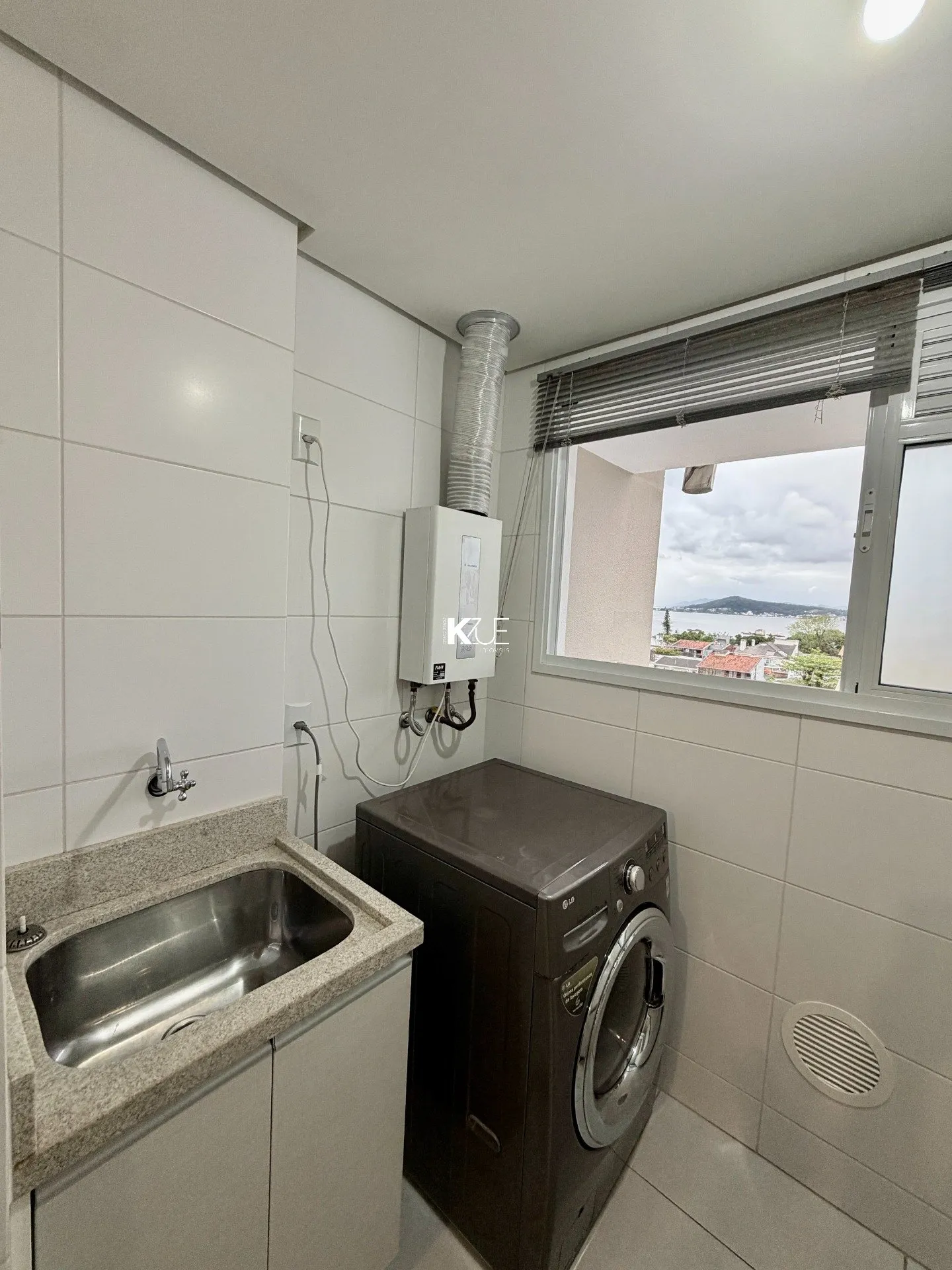 Furnished apartment, 111 m², with a water view — photo 29