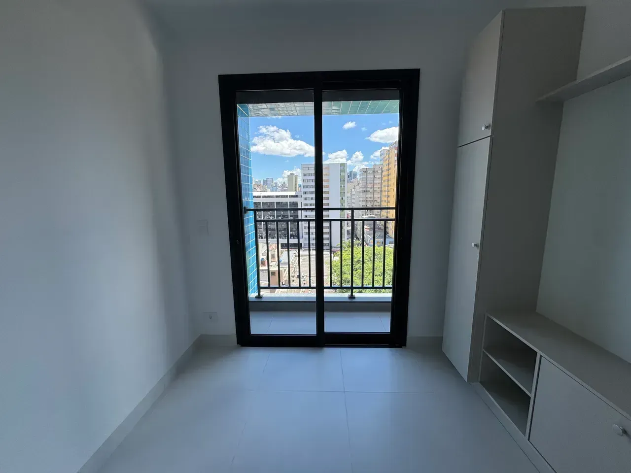 Furnished 1-bedroom apartment with a balcony — photo 18
