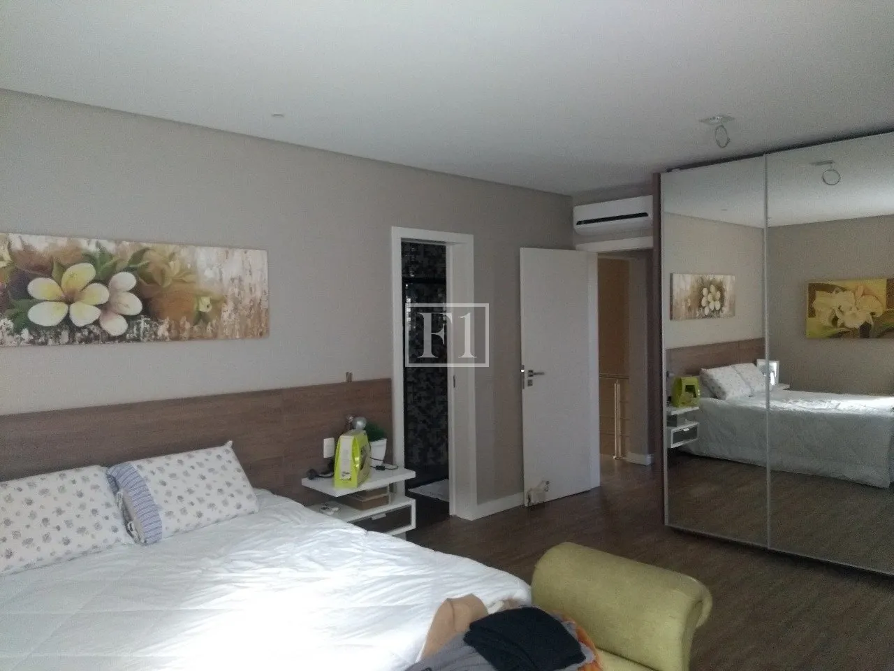 Furnished house, 450 m², with floor-to-ceiling windows — photo 55