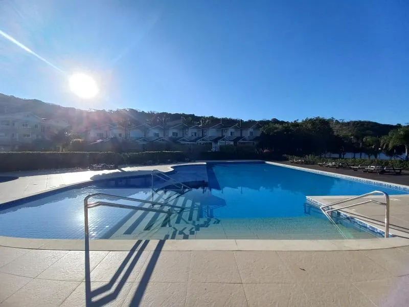 2-bedroom apartment with a water view — photo 32