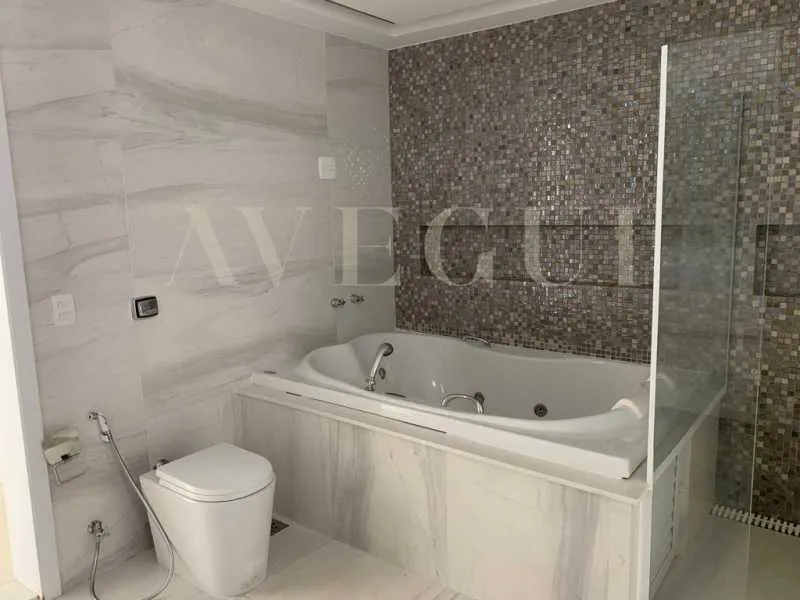 4-bedroom house with a bathtub in Rio de Janeiro — photo 23