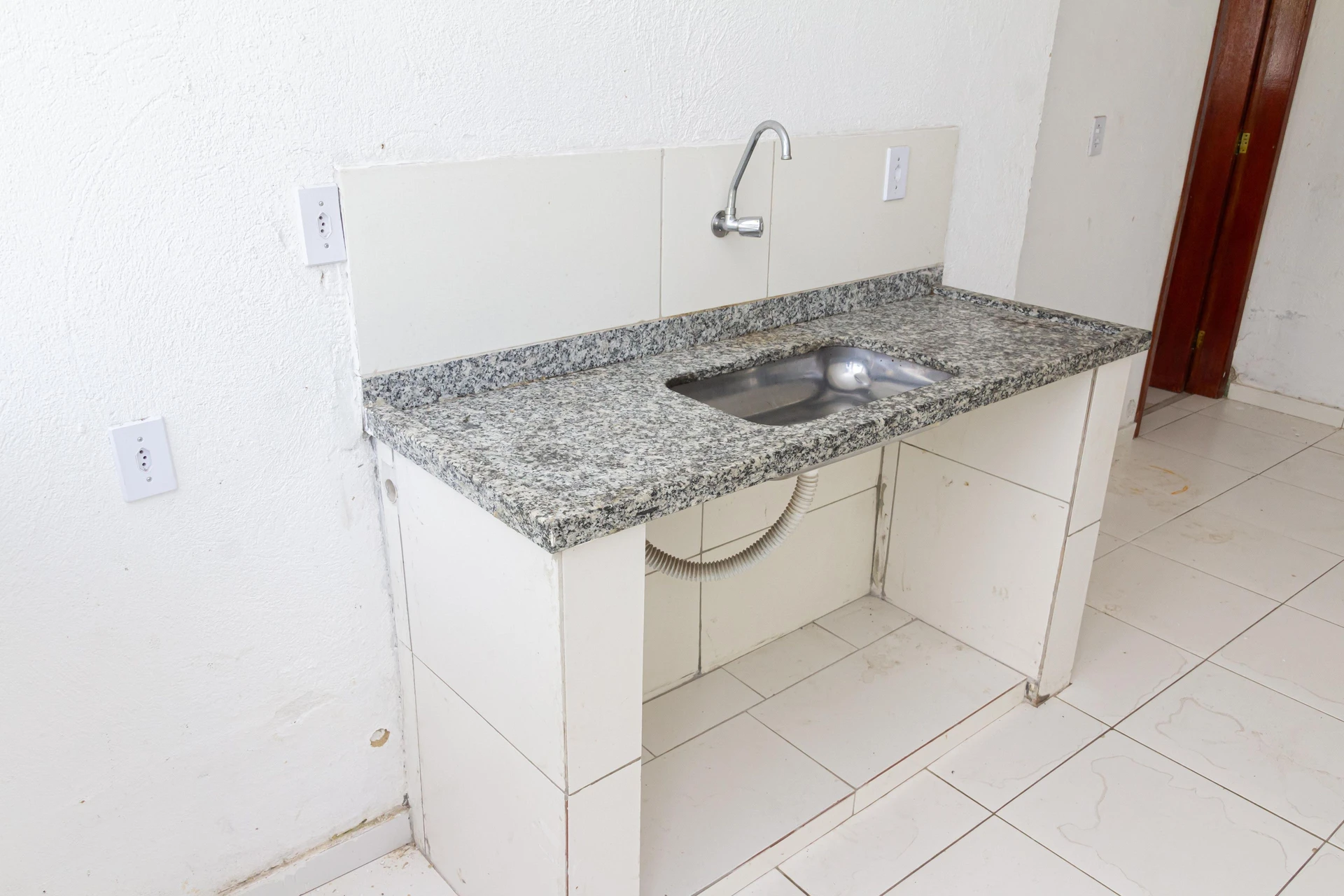 Studio with private laundry area and private garden — photo 19