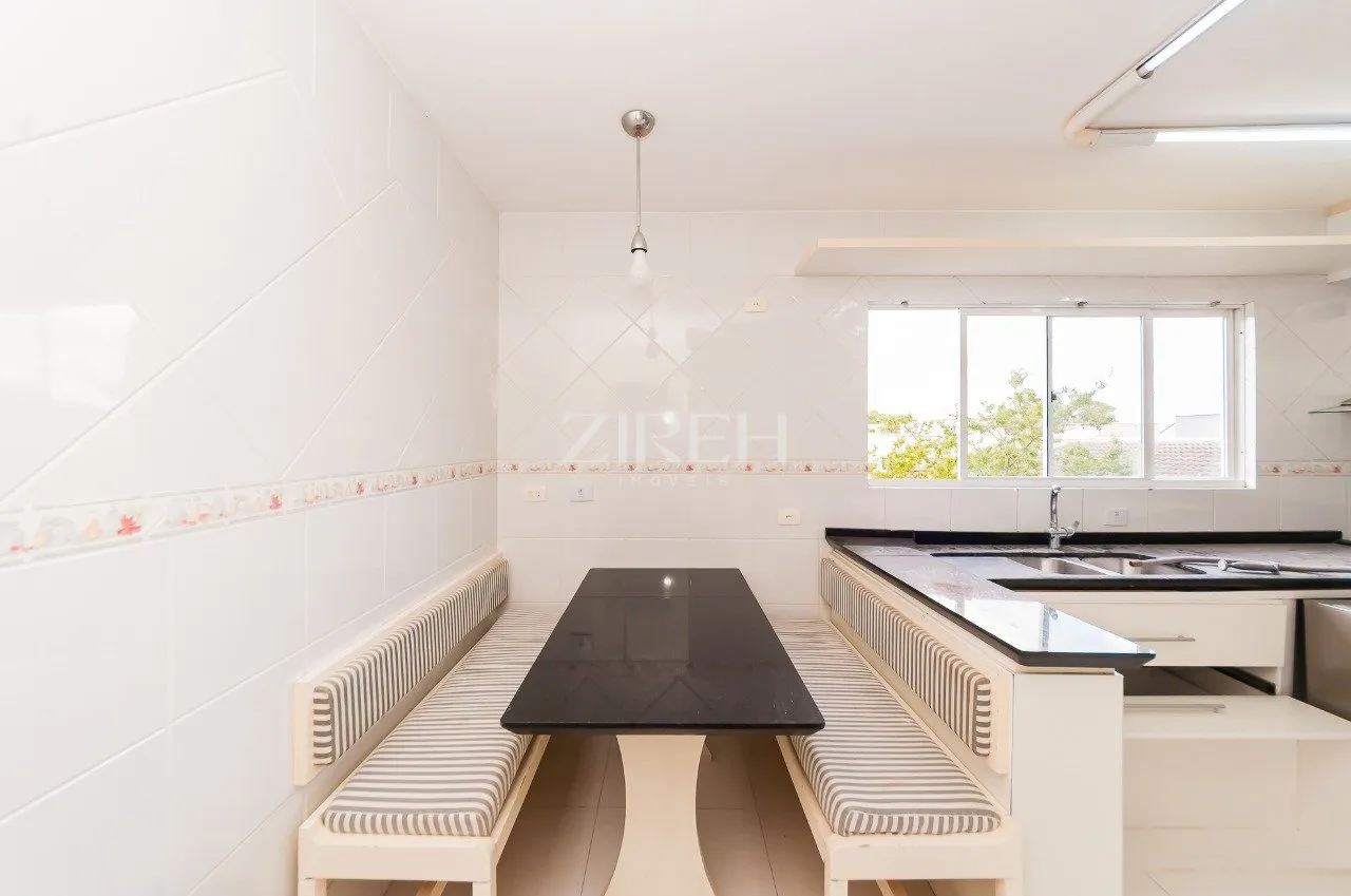 4-bedroom house with 4 parking spaces and open-plan kitchen — photo 15
