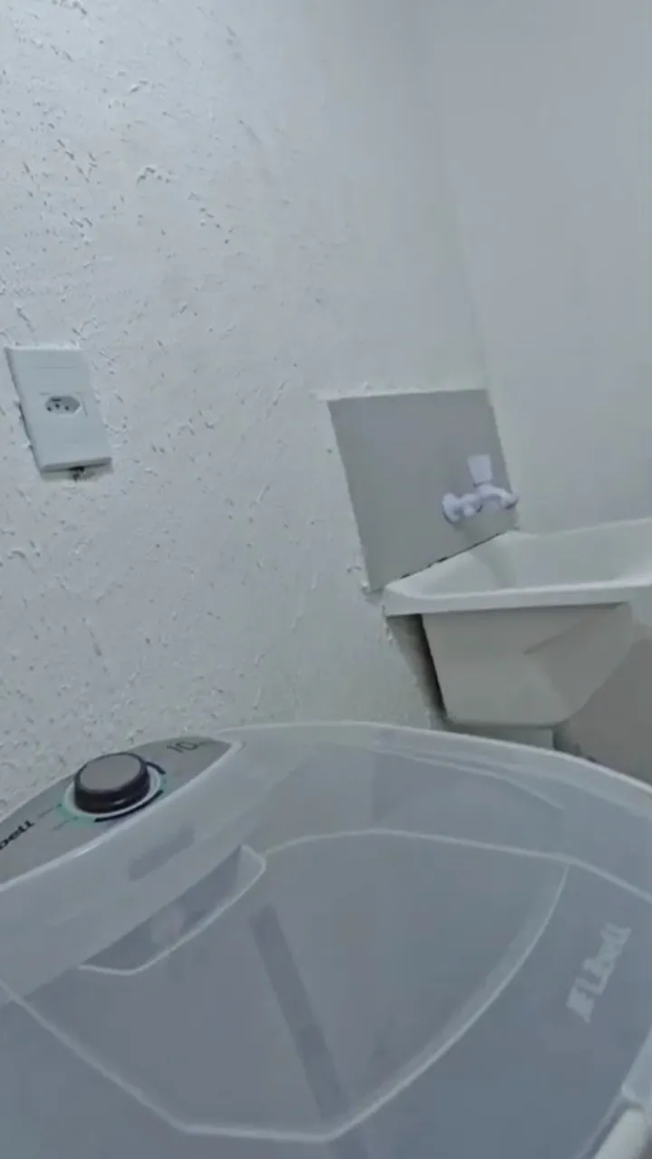 House in a gated community with laundry area — photo 4