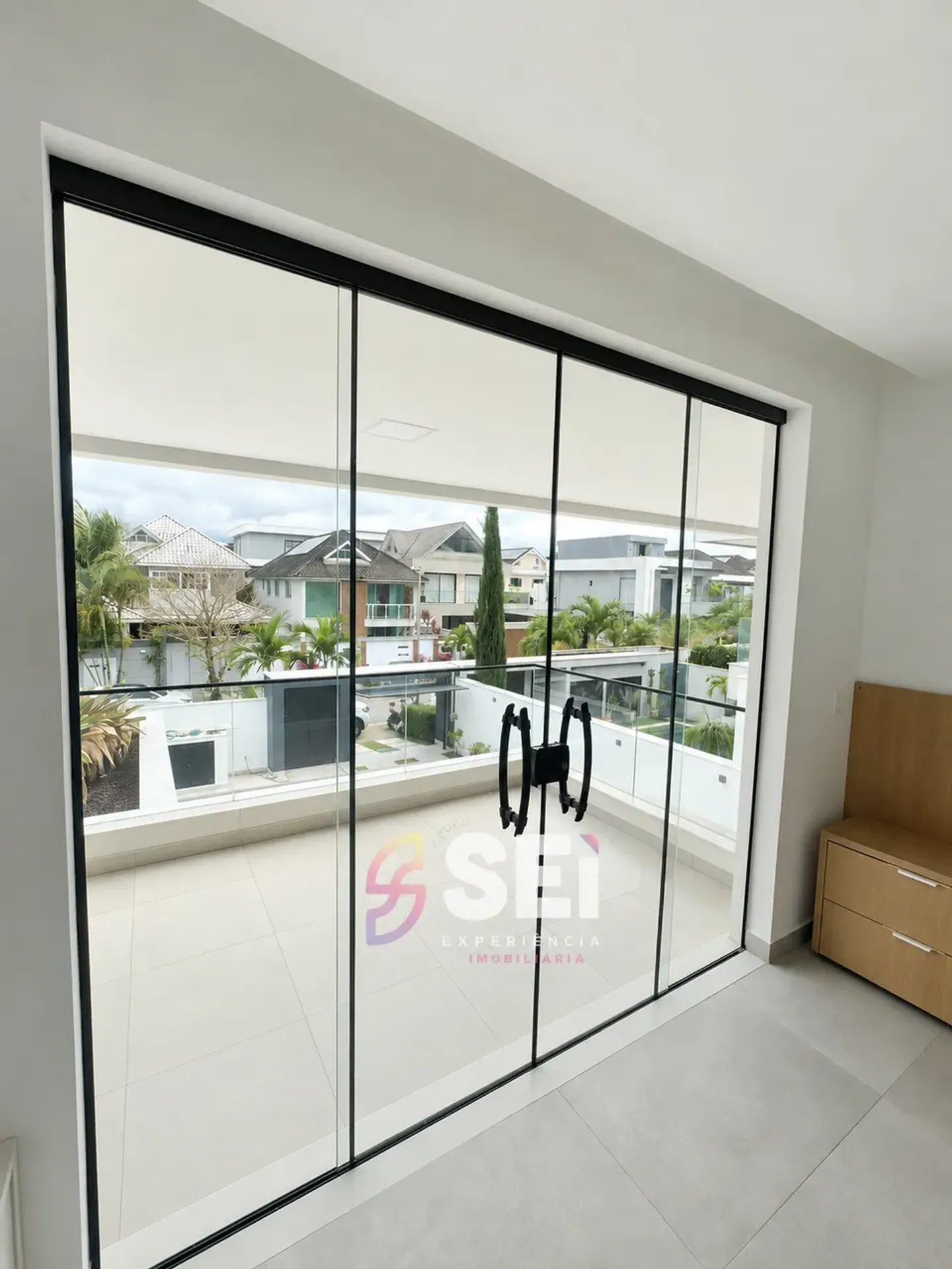 512 m² house with 5 bedrooms and open-plan kitchen — photo 33