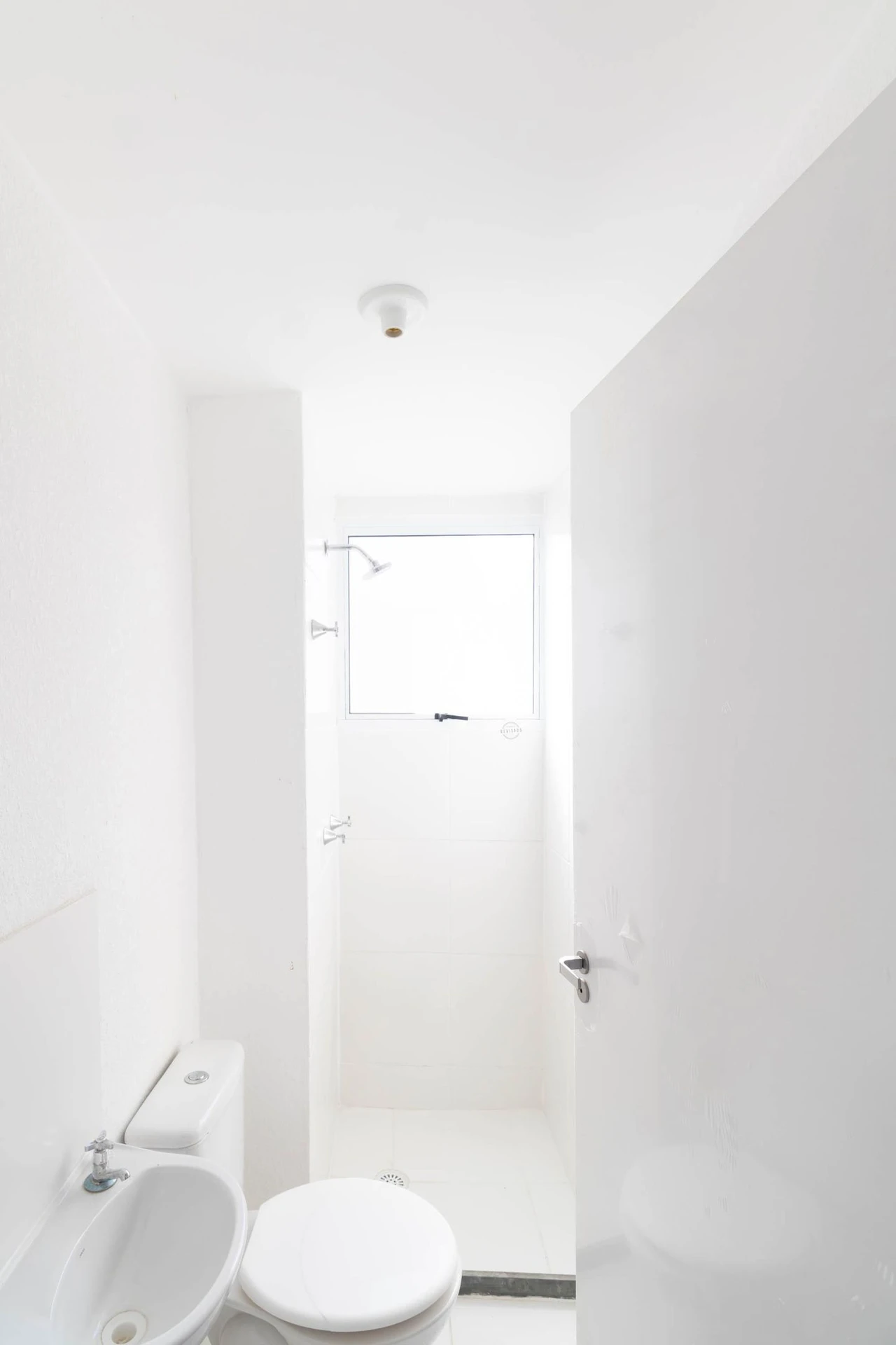 Apartamento de 2 dormitorios y baño con ducha de vidrio — photo 18