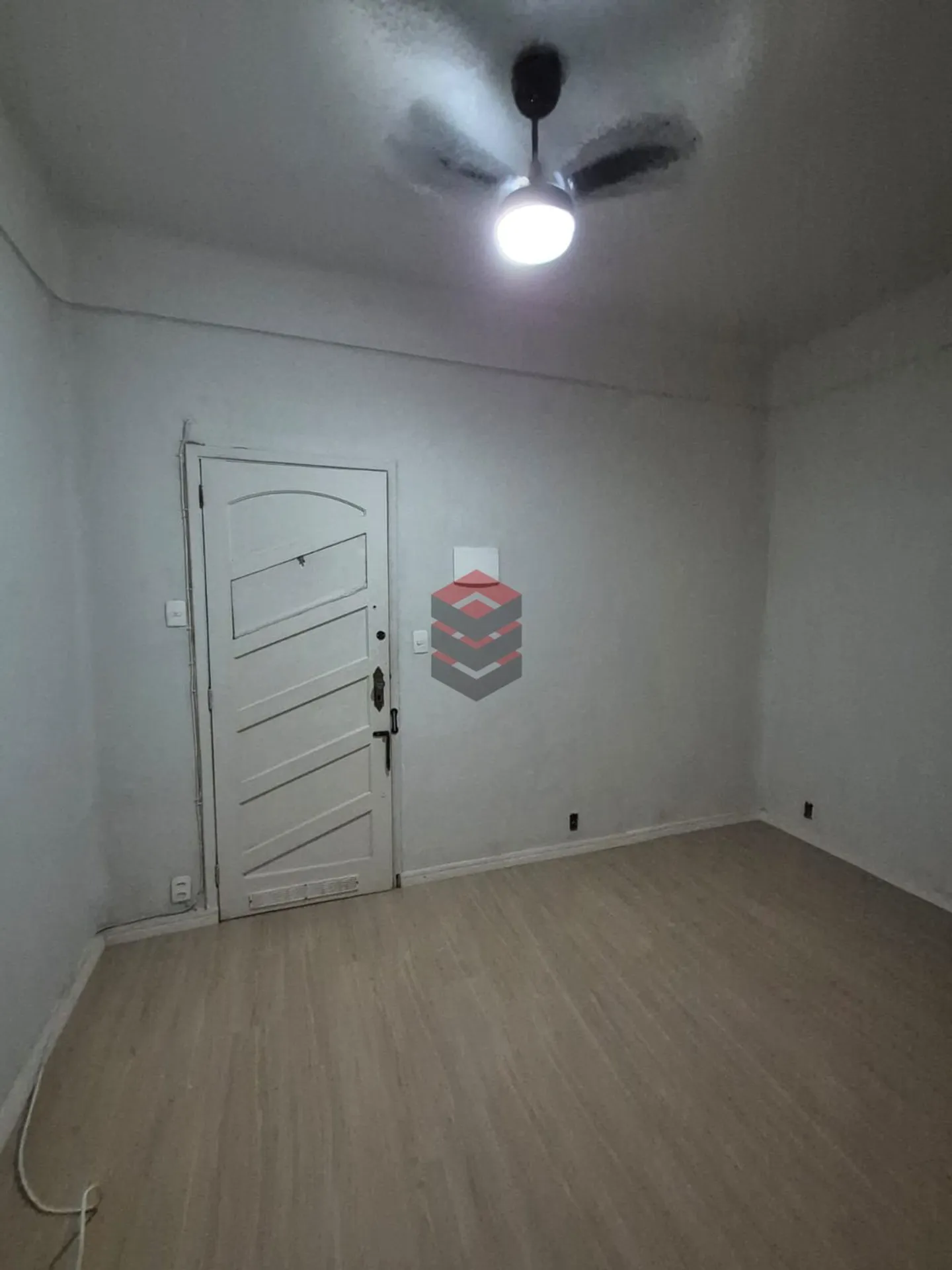 Деревянный пол или ламинат и 1 спальня: квартира 37 м²
