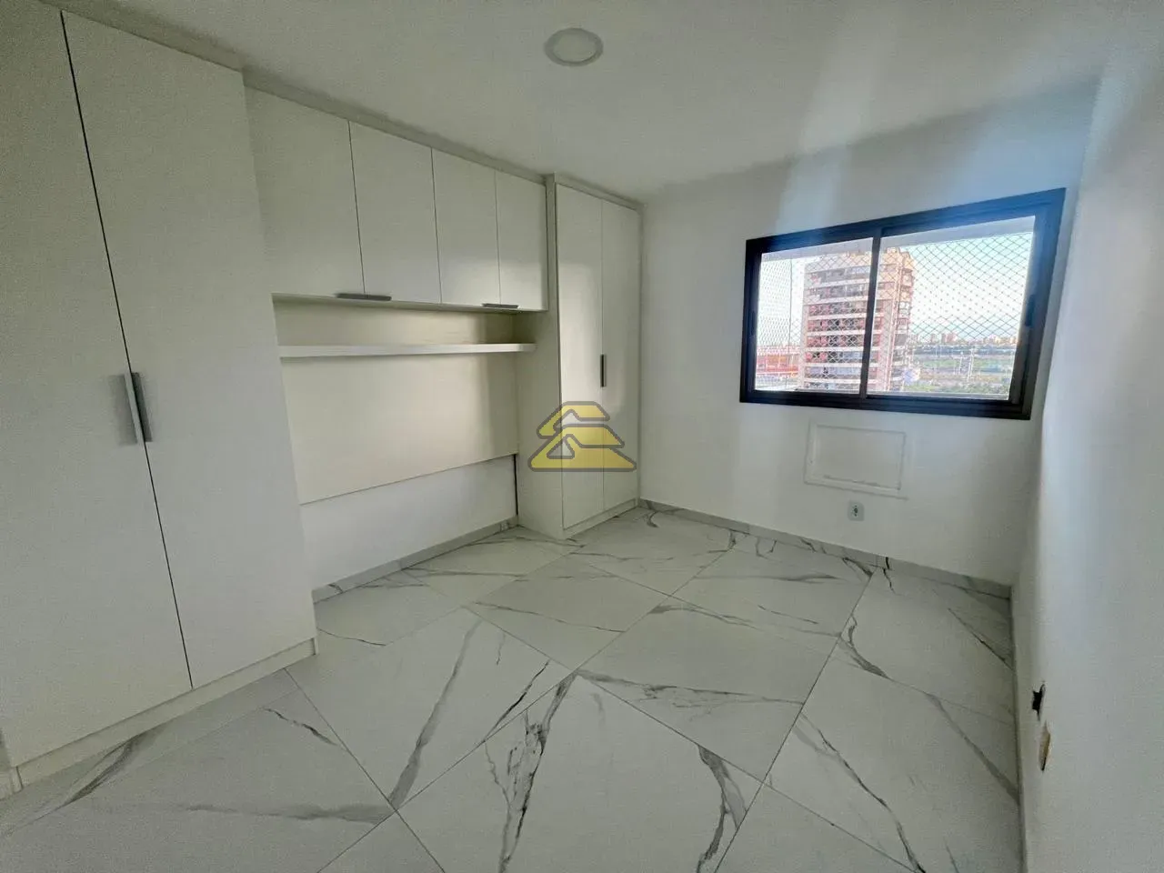 3-bedroom apartment with balcony and a closed kitchen — photo 11