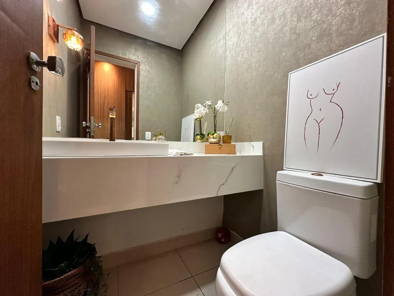 Furnished 250 m² apartment with 4 bedrooms and 5 bathrooms — photo 28