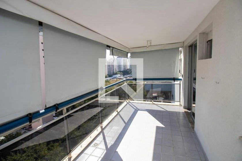 2-bedroom apartment in a building with a gym — photo 9