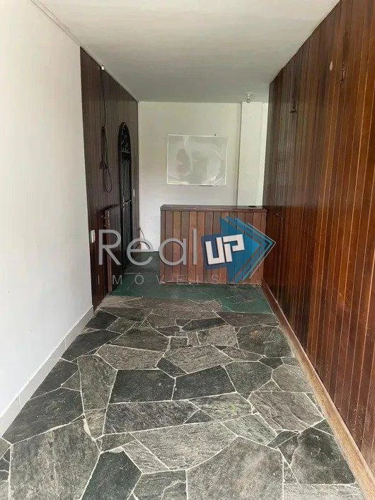 1083 m² house with 5 en-suite bedrooms and 9 parking — photo 18