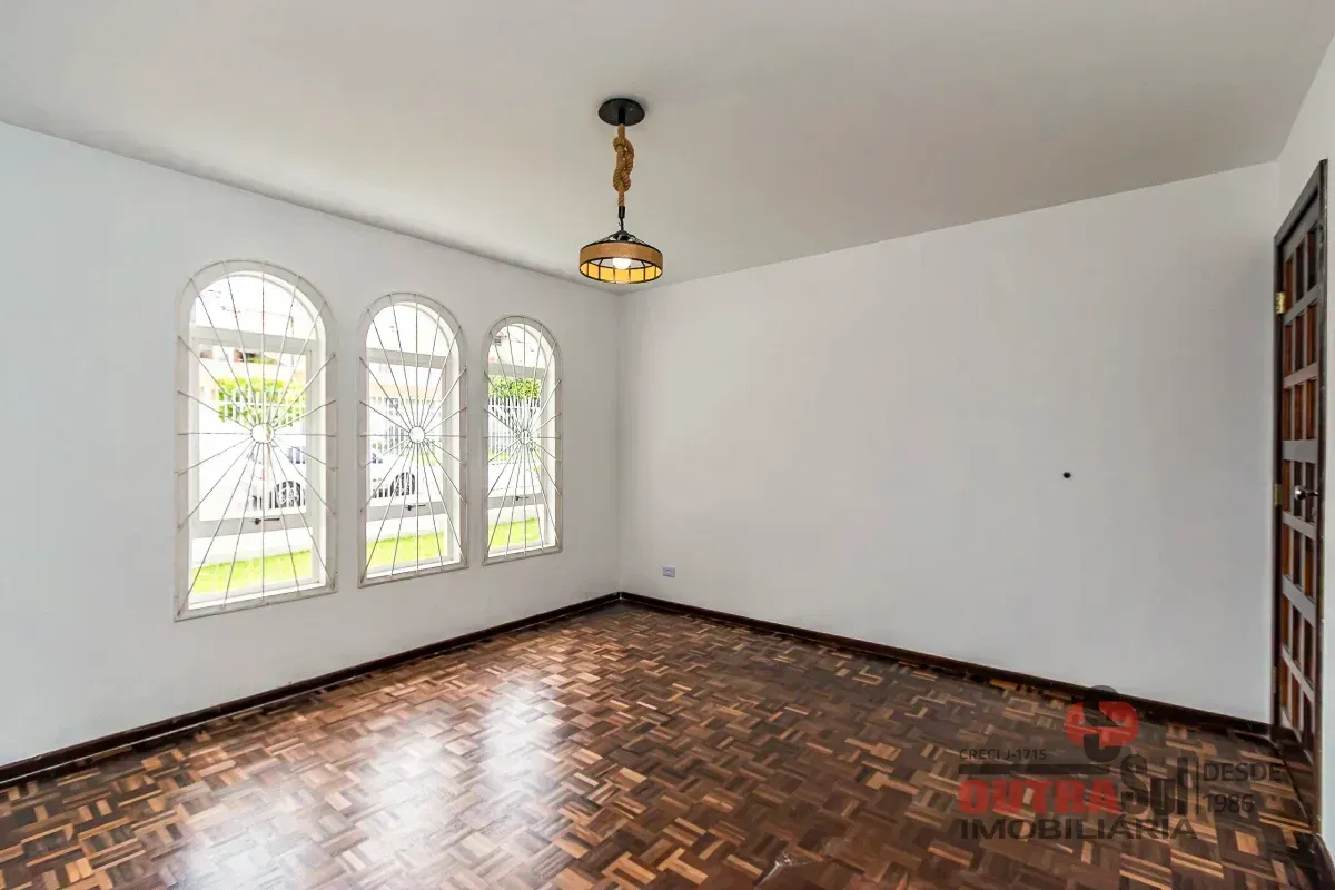Casa, 215 m², com piso de madeira ou laminado — photo 5