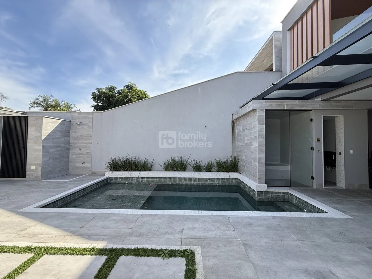 Casa sem mobília com 5 quartos e 5 banheiros — photo 4