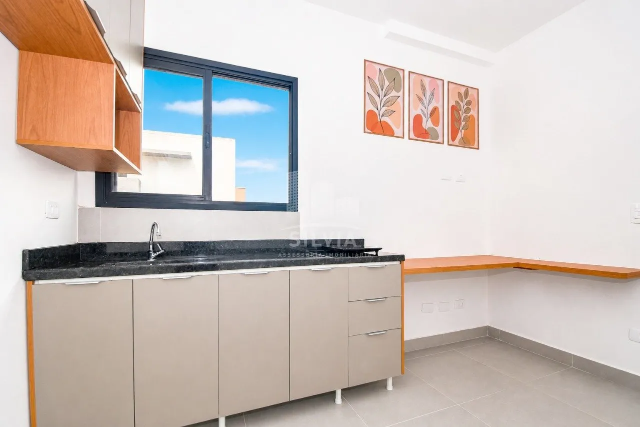 One-bedroom apartment in a building with a coworking space — photo 11
