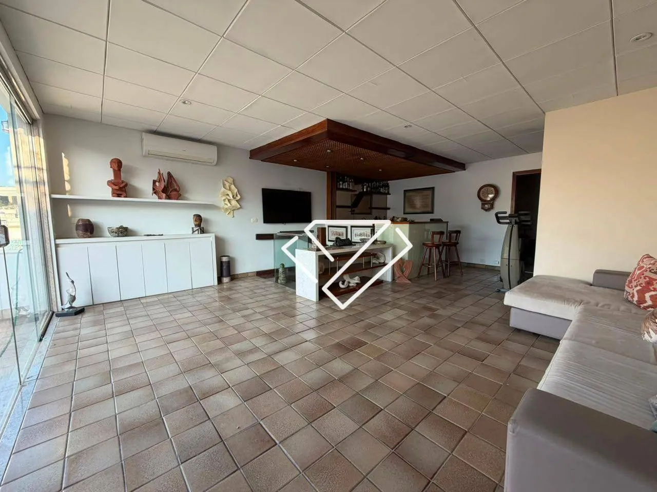 Penthouse with 3 bedrooms, 4 bathrooms and enclosed balcony — photo 60
