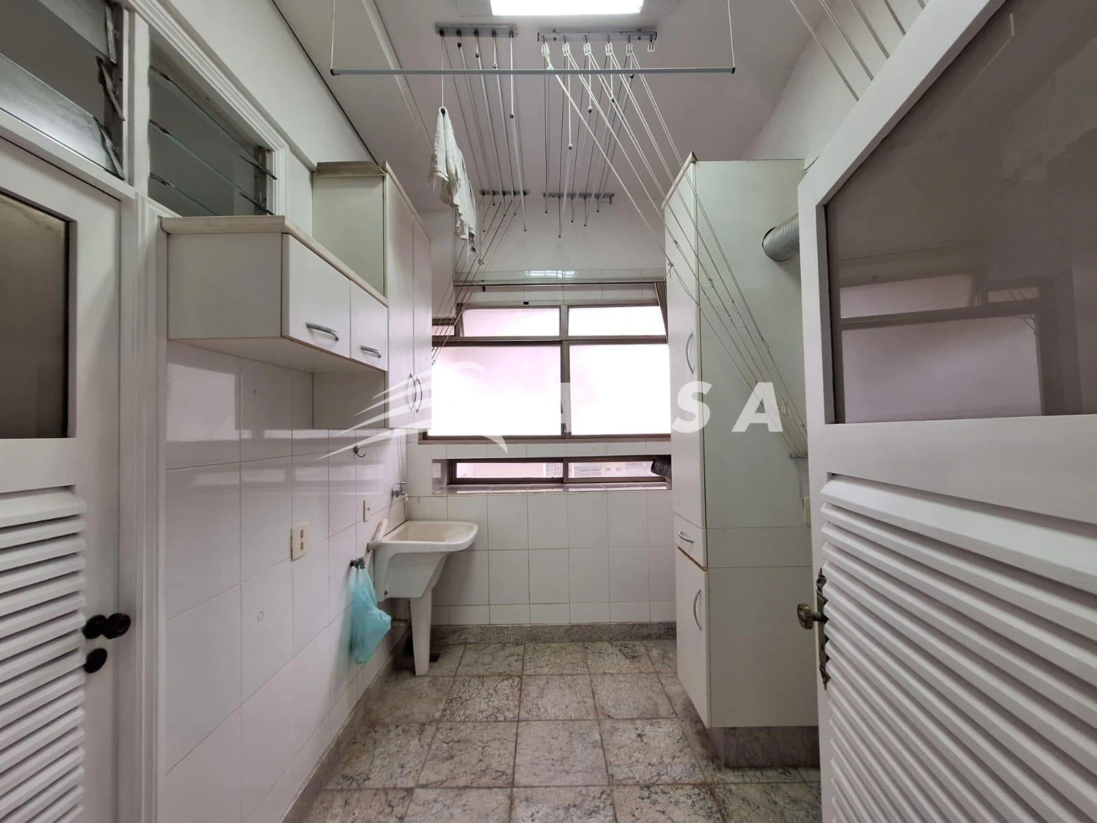 4-bedroom apartment in a building with a sauna — photo 16