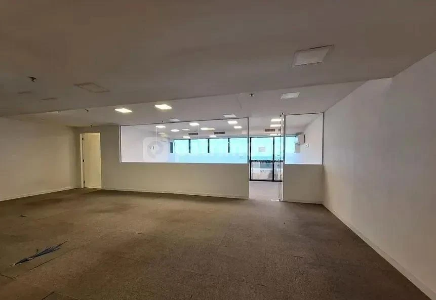 Пустая квартира 309 м² с кондиционером — photo 12