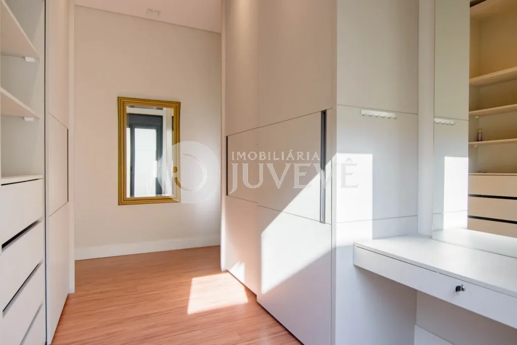 Furnished apartment, 104 m², with a glass-enclosed balcony — photo 34