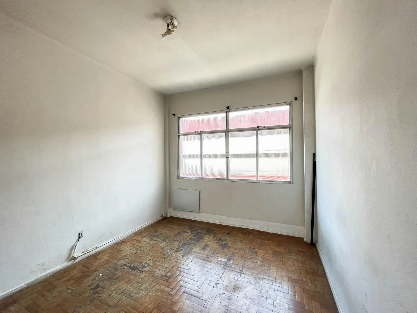 1-bedroom unfurnished apartment with no parking — photo 9