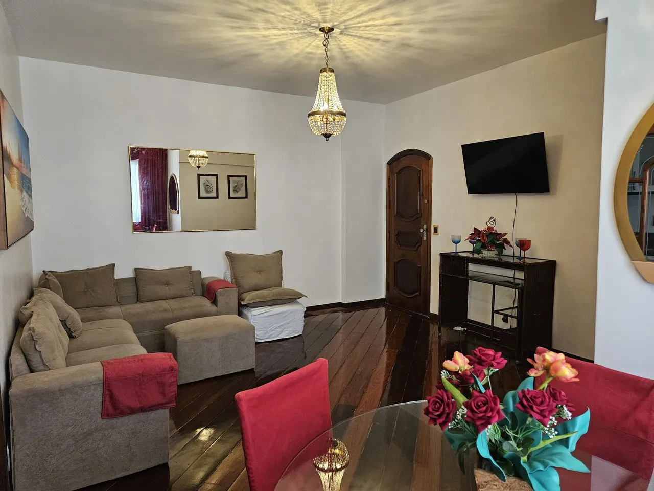 2-bedroom apartment in a building with a gym — photo 3
