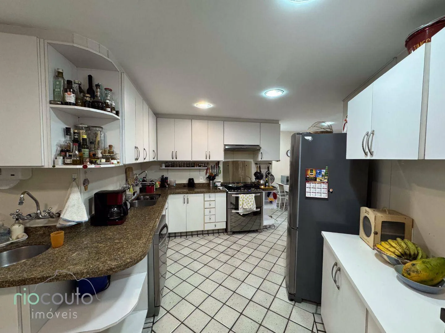 Apartment with 4 bedrooms and balconies, 370 m² — photo 48