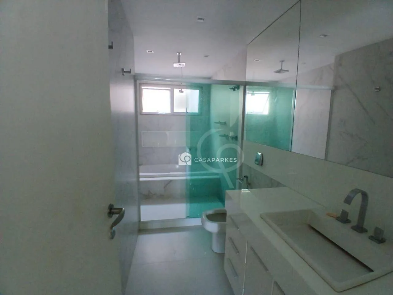 Penthouse with 3 bedrooms and 4 bathrooms — photo 46