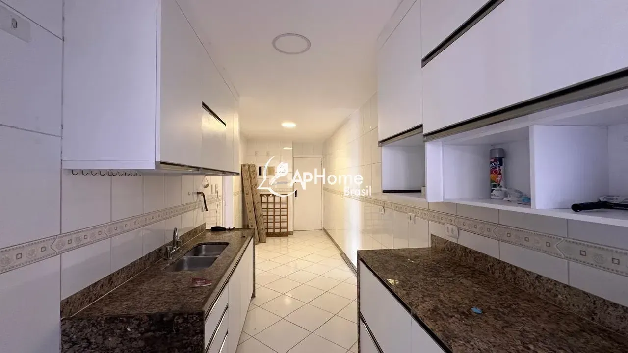 Apartment with 4 bedrooms and a glassed-in balcony — photo 13