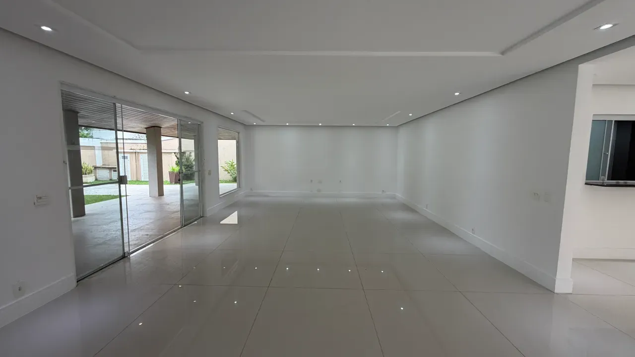 Single-story house with a private garden and 4 bedrooms — photo 17
