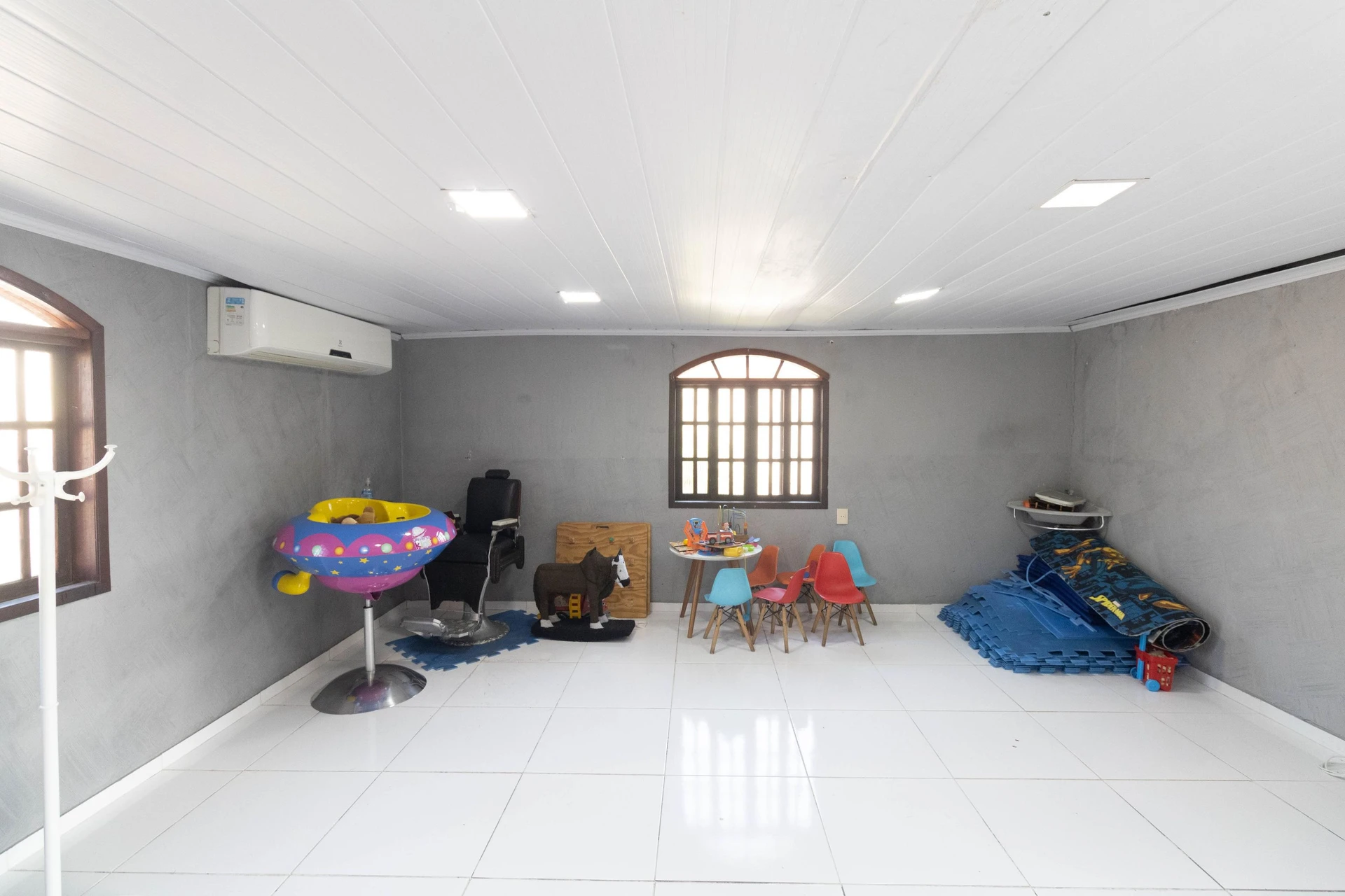 House with 3 bedrooms and a separate kitchen with gas stove — photo 48