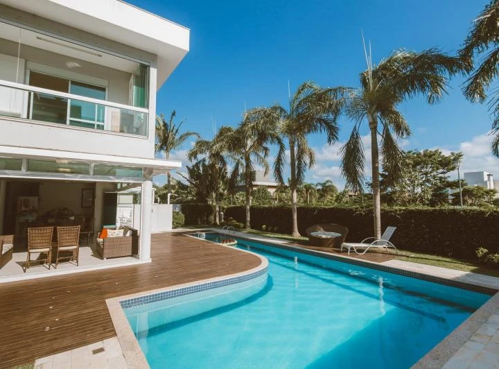 600 m² house with 5 en-suite bedrooms and 3 parking — photo 2