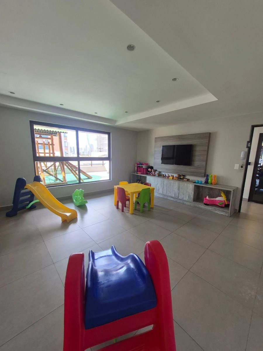 Робоче місце та 2 спальні: квартира 63 м² — photo 26