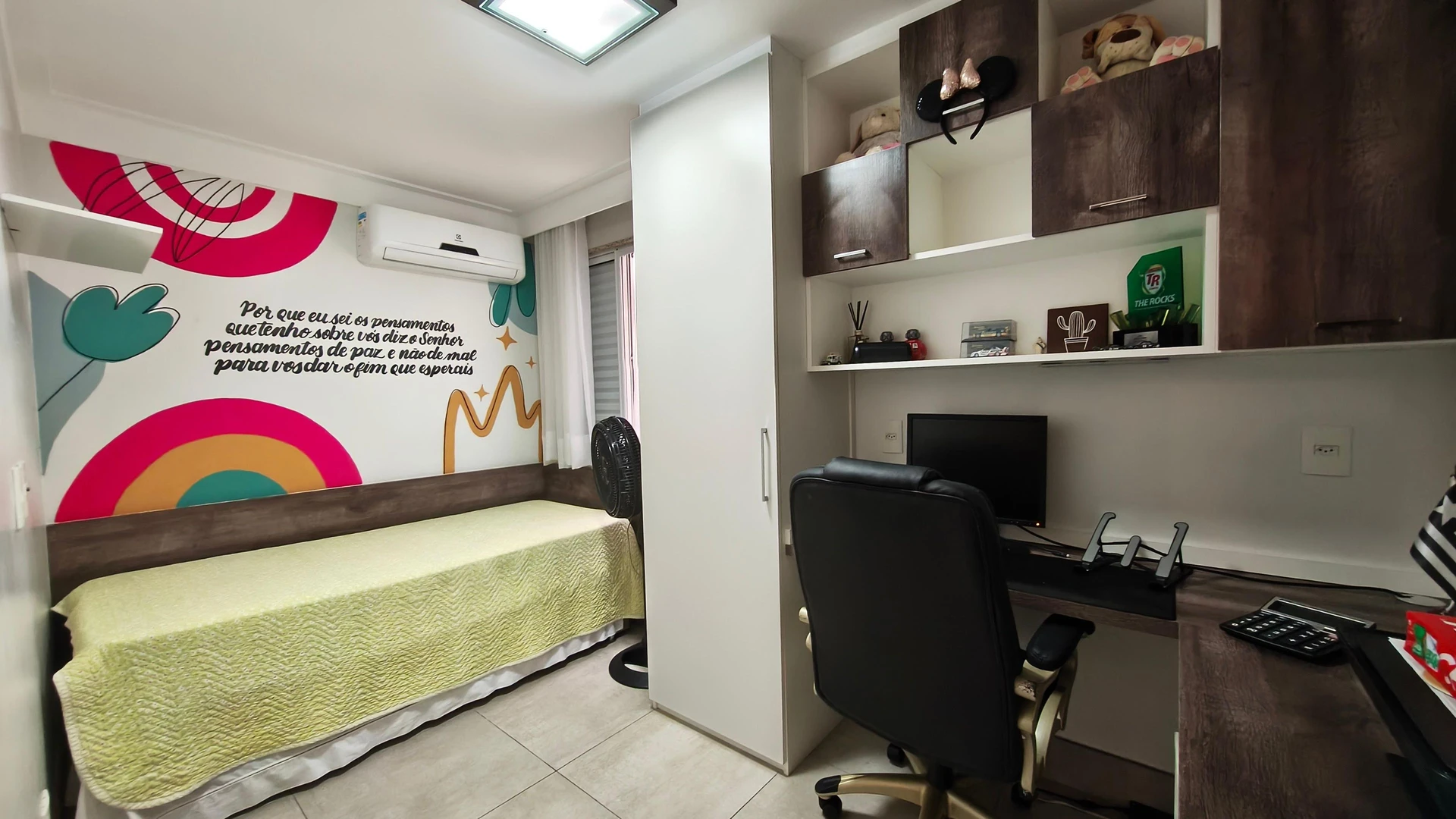 Furnished apartment, 160 m², with a glass-enclosed balcony — photo 20