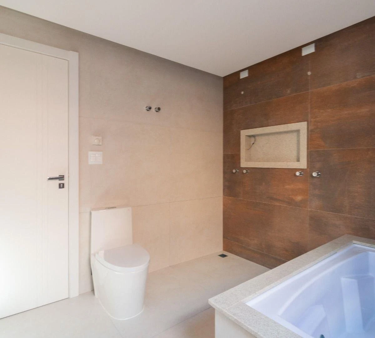 Modern house with 4 en-suite bedrooms and 6 parking spots — photo 13