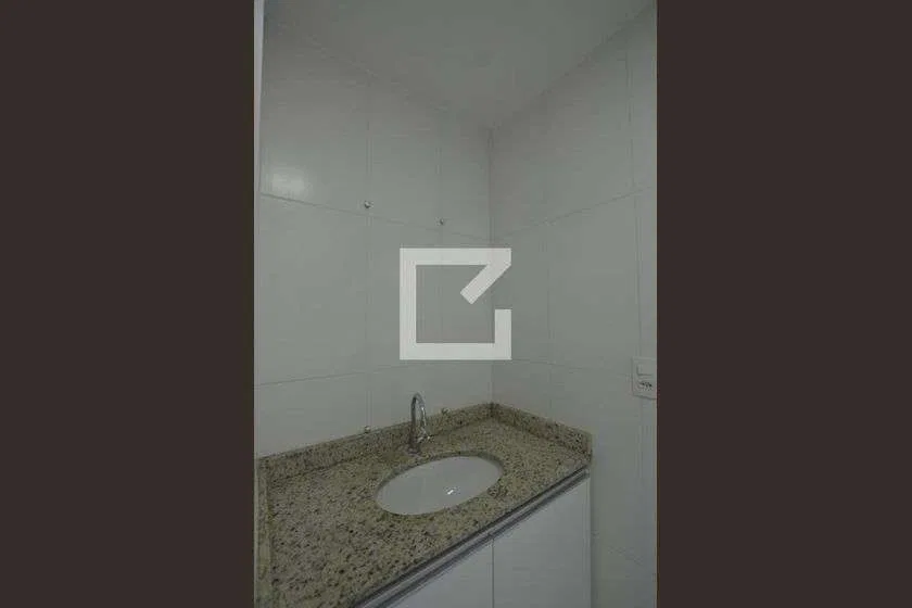 4-bedroom apartment in a building with a gym — photo 12