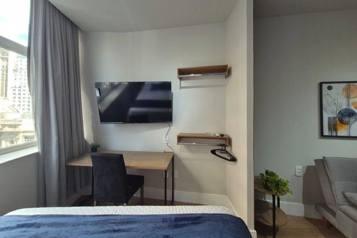 Furnished 1-bedroom apartment with open-plan kitchen — photo 13