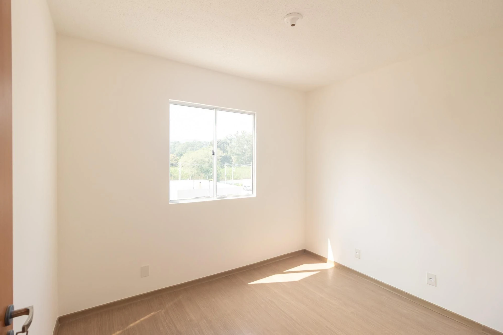 2-bedroom apartment with balcony and shared pool — photo 14
