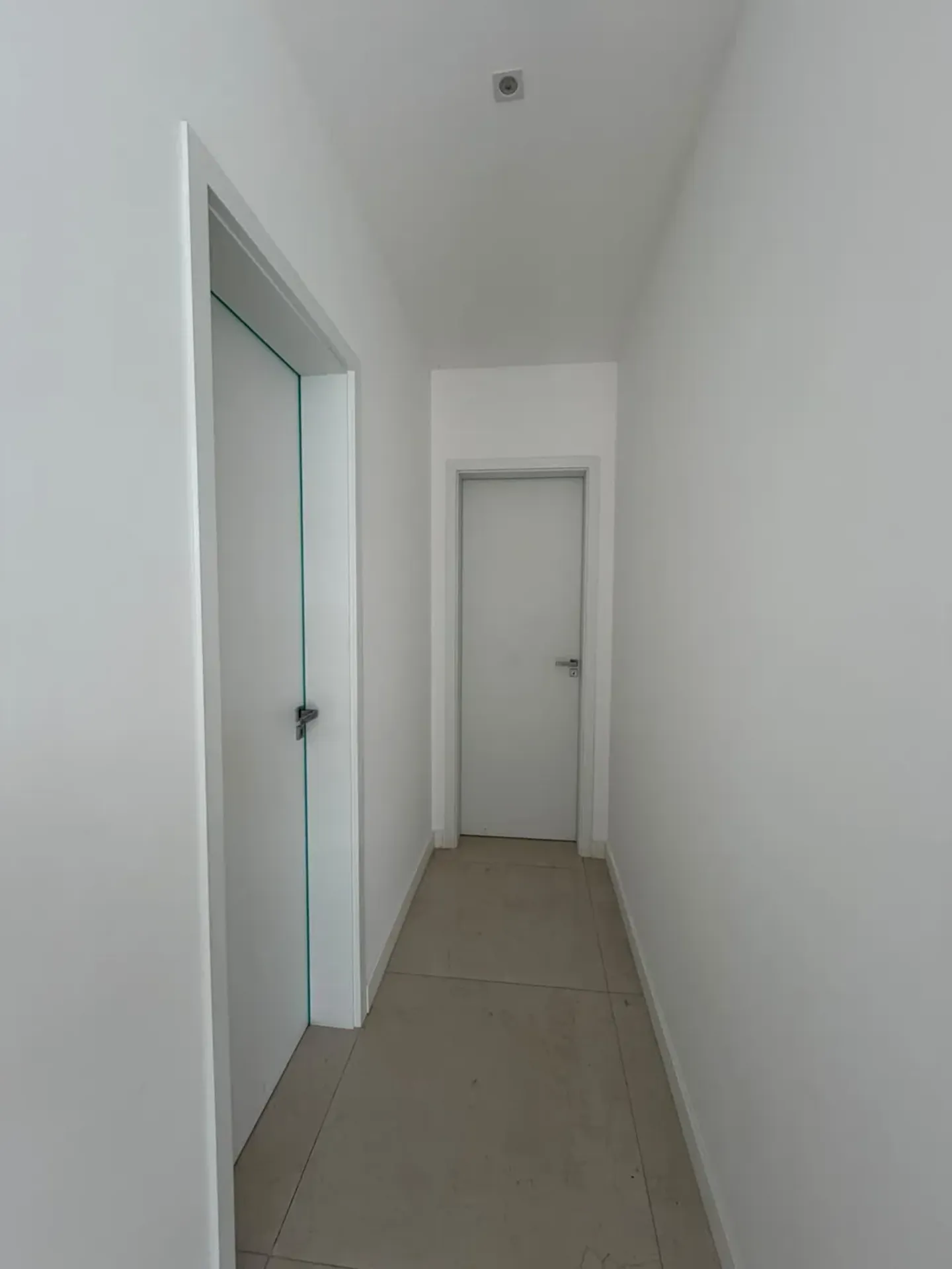 House, 370 m², with floor-to-ceiling windows — photo 32