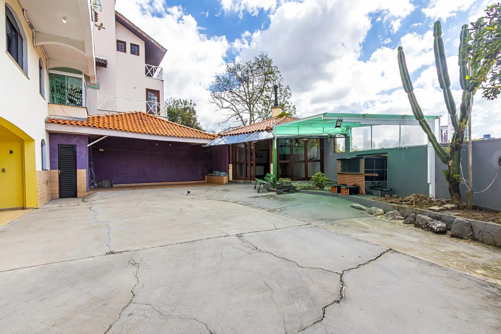 3-bedroom house with a separate kitchen and gas stove — photo 38