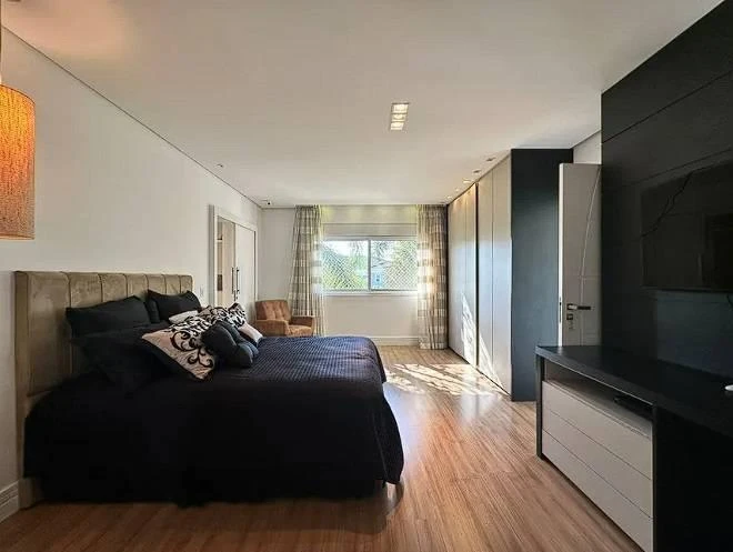 Casa mobiliada com 6 suítes e cozinha independente de 710 m² — photo 3